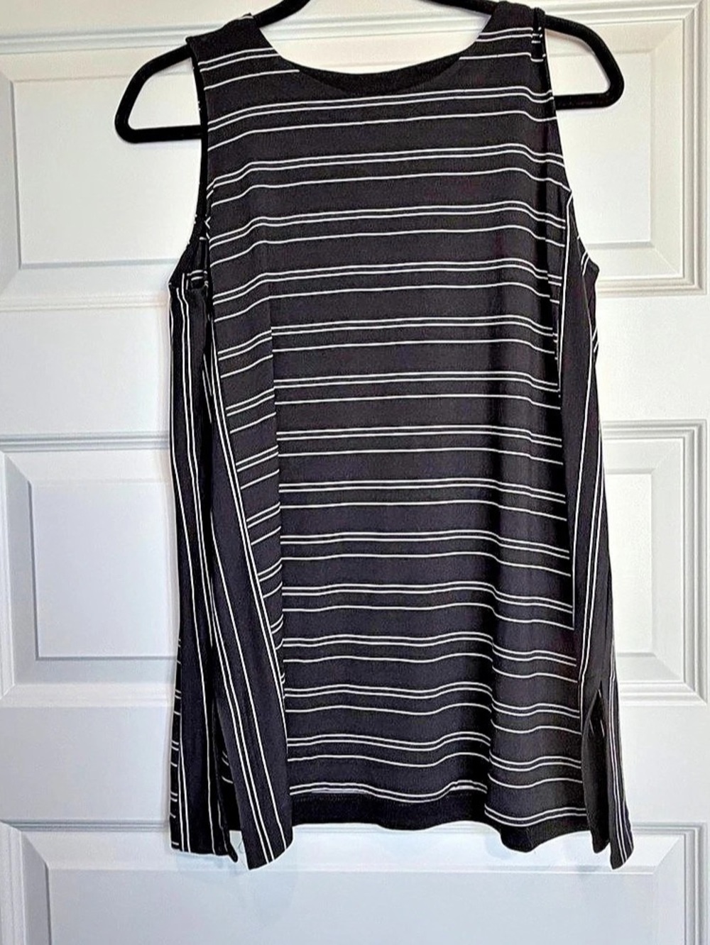 J Jill Wearever Womens M Black White Striped Sleeveless Tank Top 1178